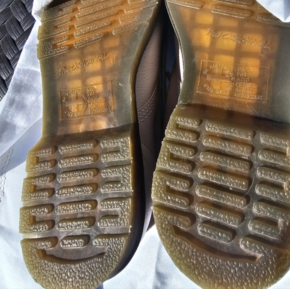 Authentic Dr. Martens 1460 Pascal Virginia Leather Boots – Parchment Beige - Picture 10 of 16